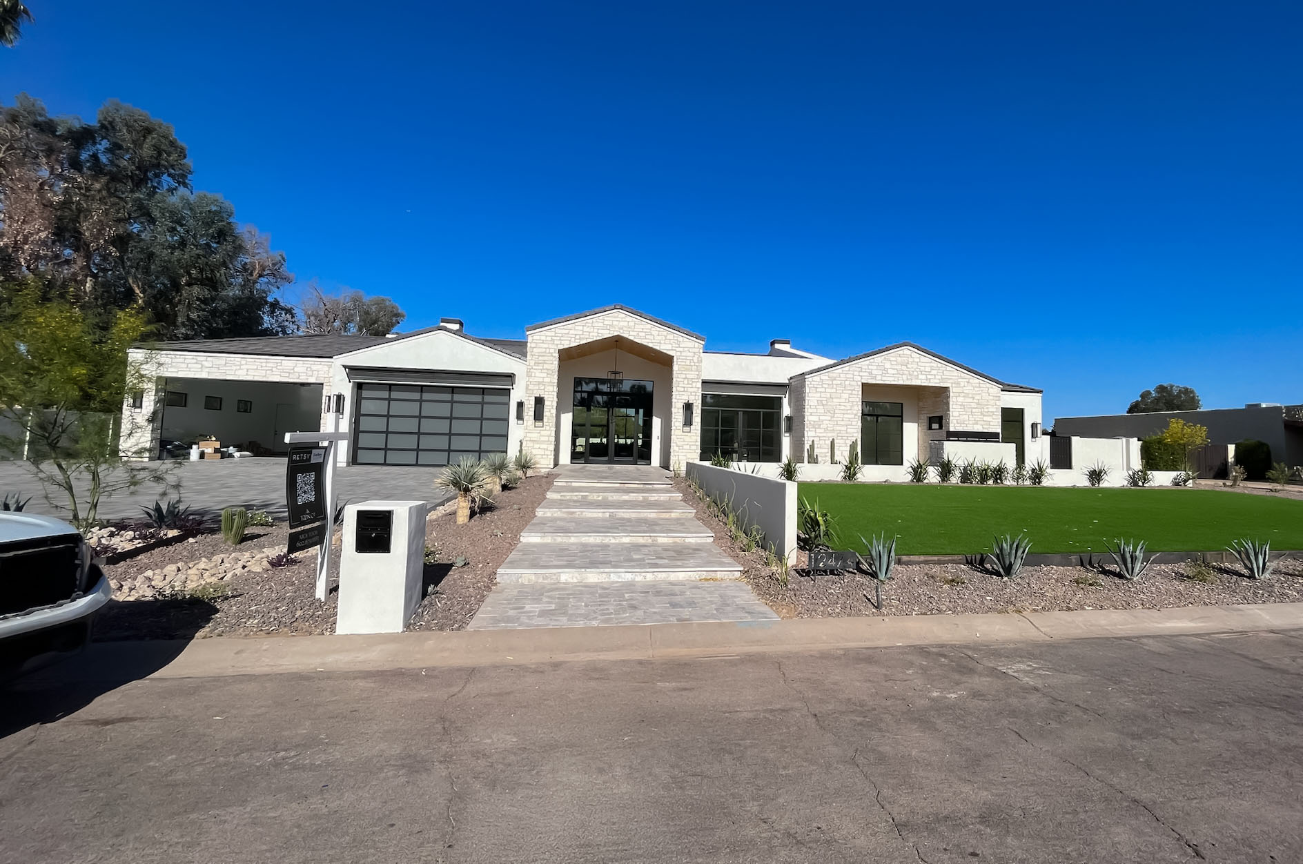 scottsdale-front-yard-landscaping-and-turf-installation